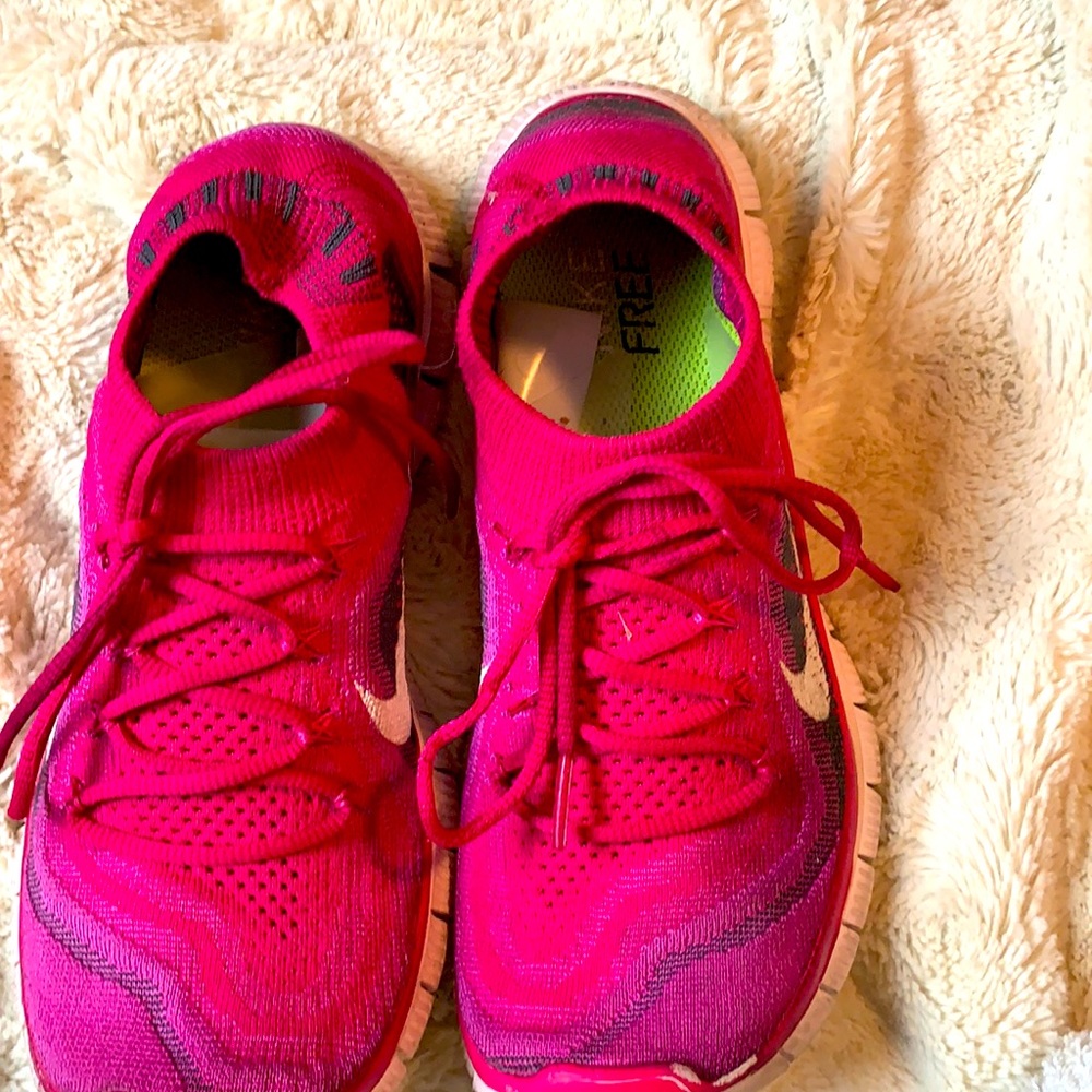 Nike free 5.0 running shoe in hot pink!
